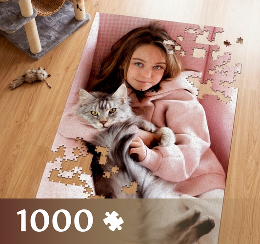 Leżące na podłodze personalizowane foto puzzle składające się z 1000 elementów.