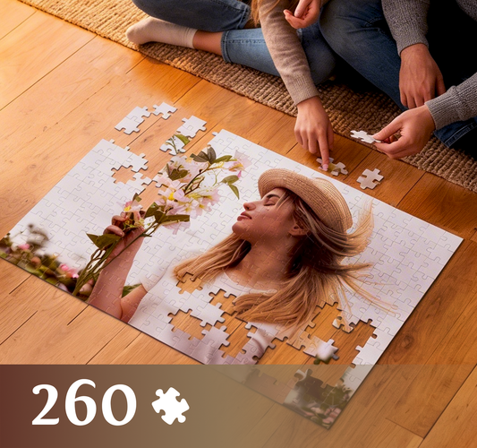 Fotopuzzle 260 elementów z własnym zdjęciem, układane na podłodze.